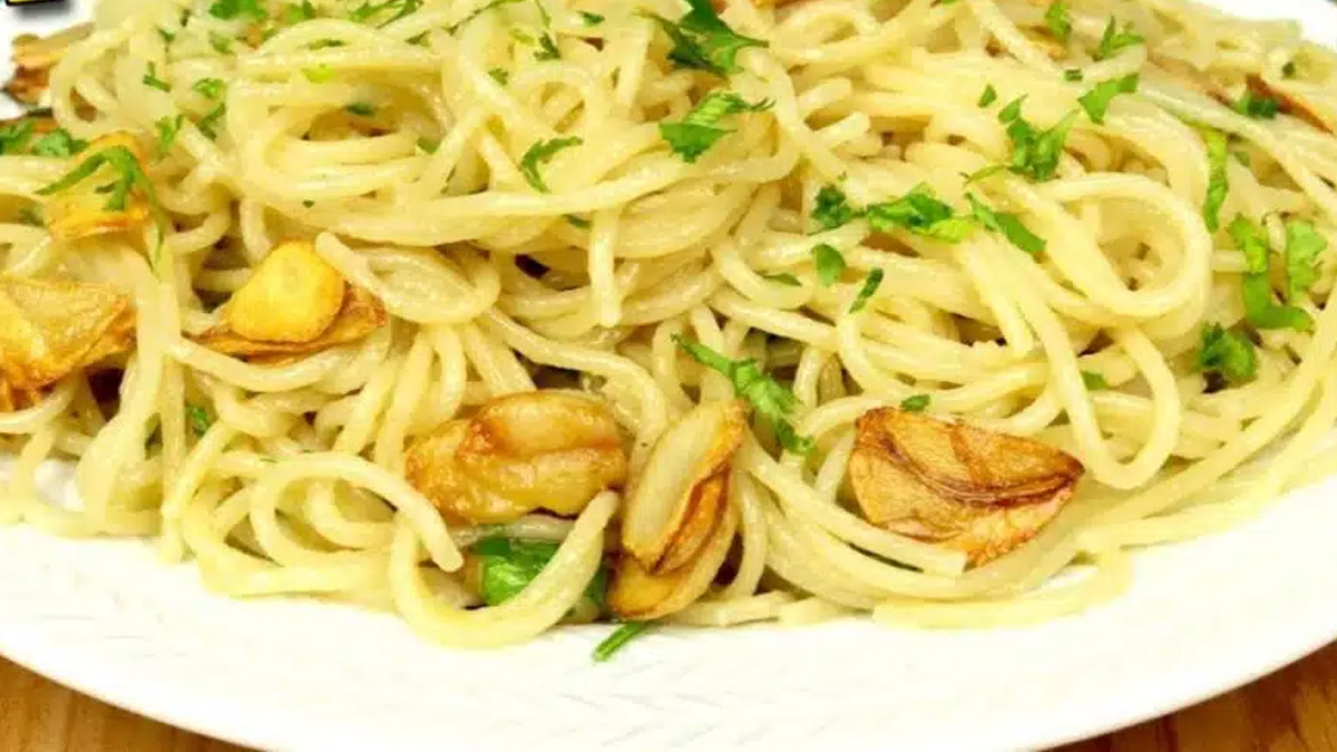 Receita Simples Como Fazer Espaguete Alho e Óleo Que Não Gruda Nunca!